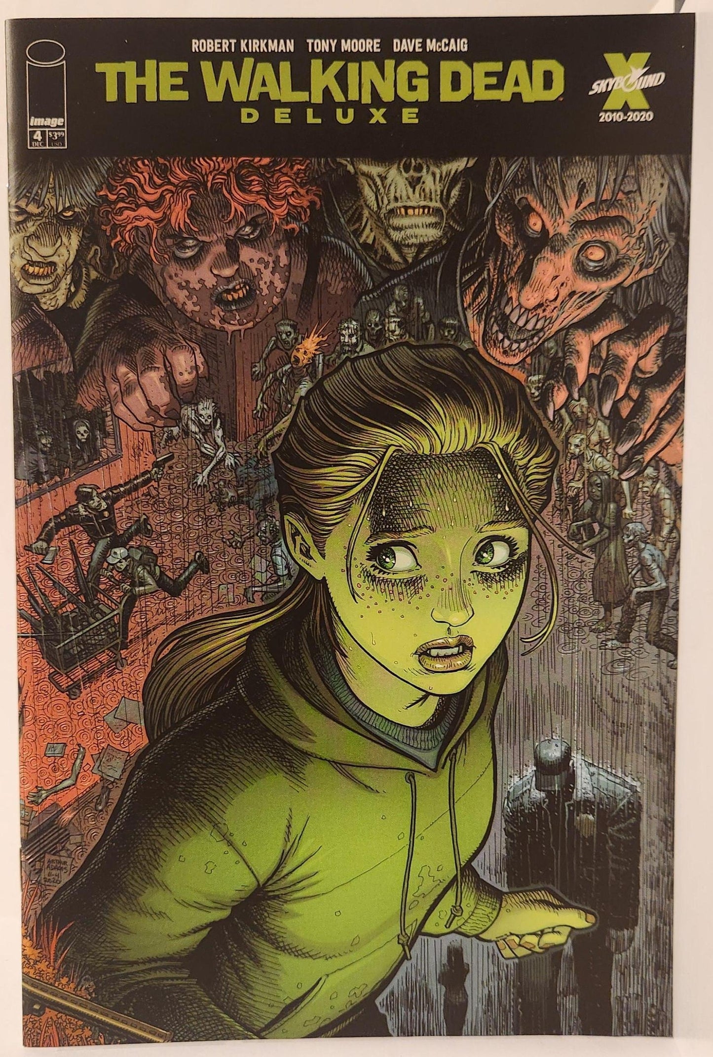 Walking Dead Deluxe Issue #004 (Adams & McCaig)