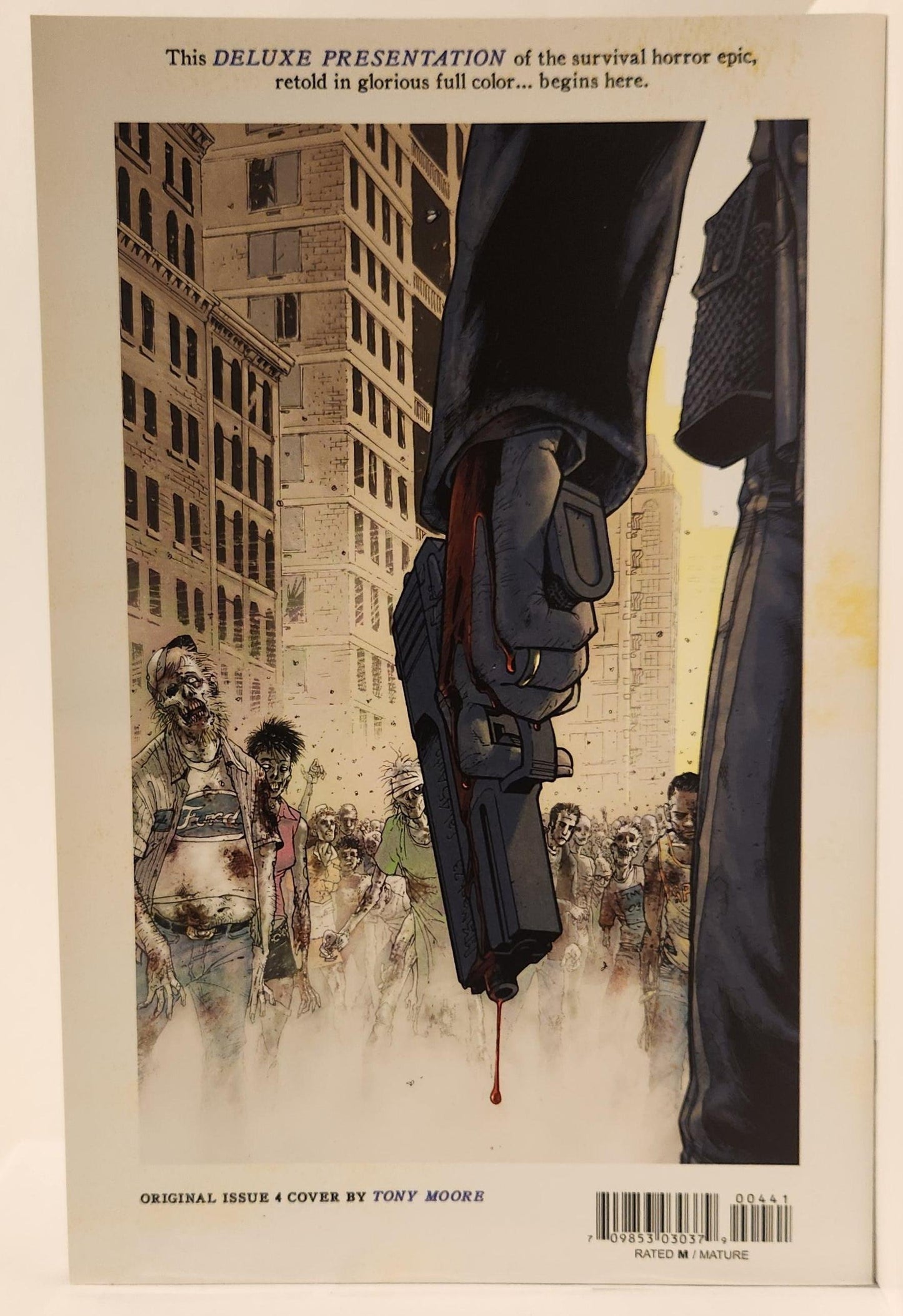 Walking Dead Deluxe Issue #004 (Adams & McCaig)
