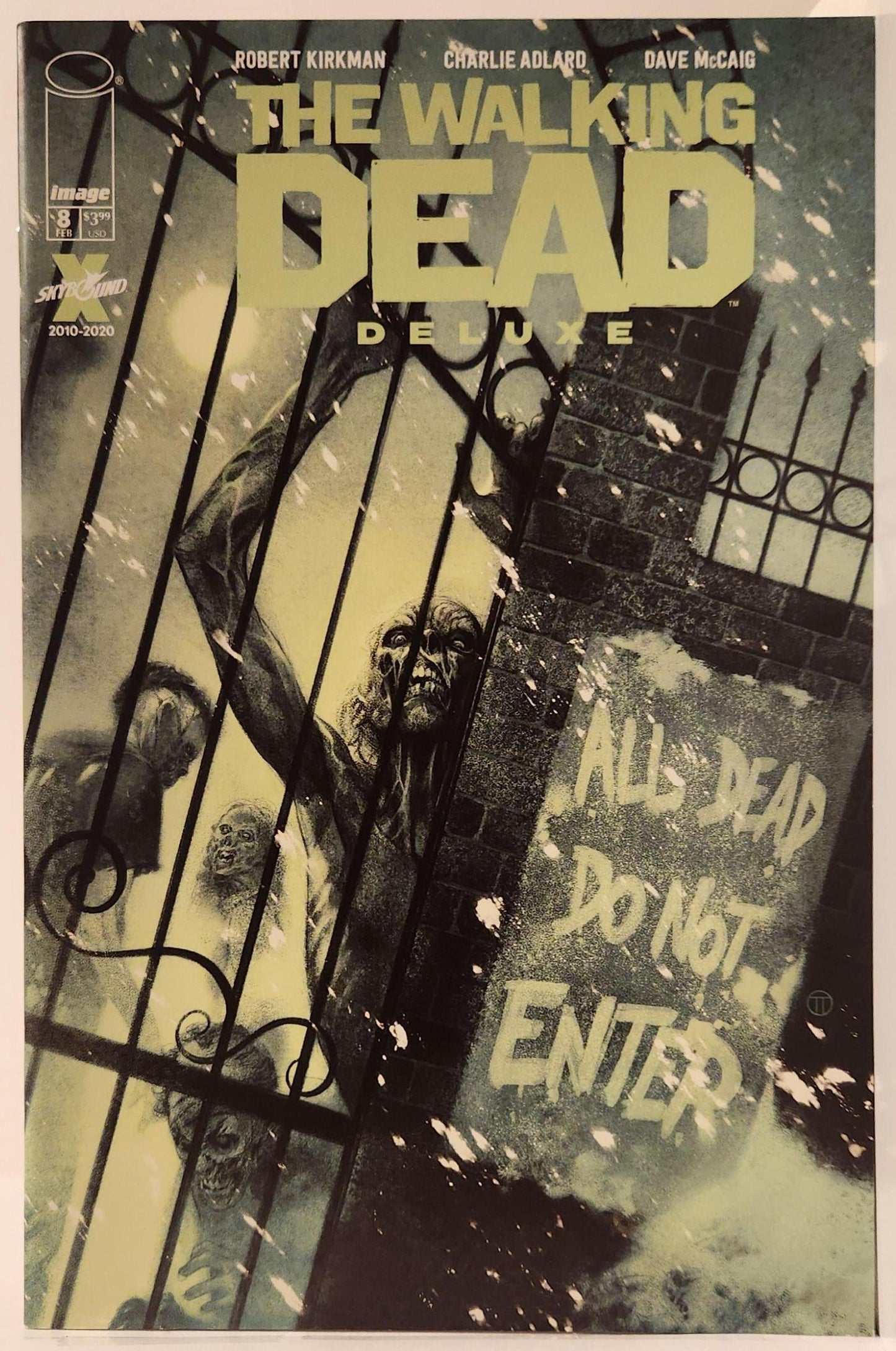 Walking Dead Deluxe Issue #008
