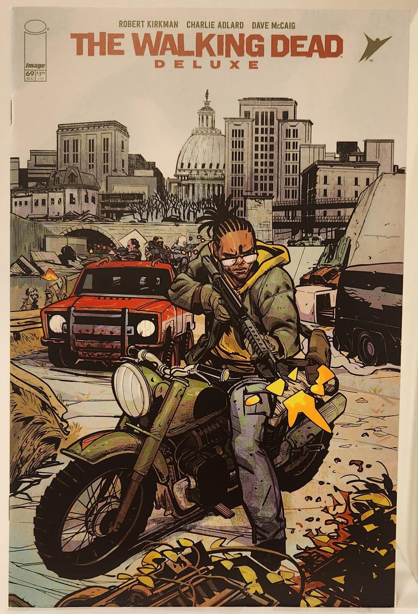 Walking Dead Deluxe Issue #069 (Hughes)